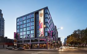 Moxy Chicago Downtown